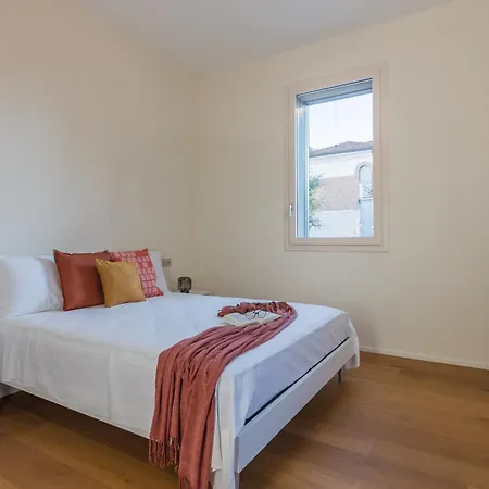 Stayeasy Smart With 3 Bedrooms, 2 Baths - Center *